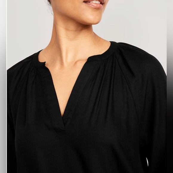 Old Navy Long Sleeve Split-Neck Top. Size MP. NWT - Picture 3 of 4